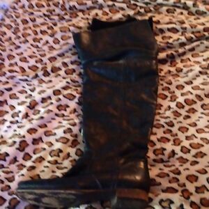 Lavorazaone kneee boots